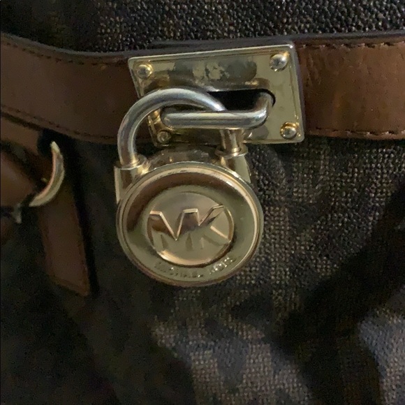 Micheal Kors Purse With Lock & Key - Picture 2 of 3